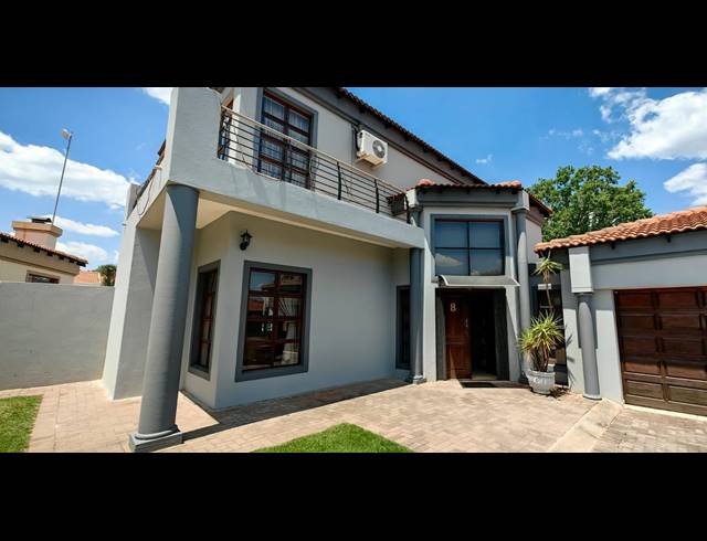 3 BEDROOM TOWNHOUSE FOR SALE IN EMFULENI GOLF ESTATE